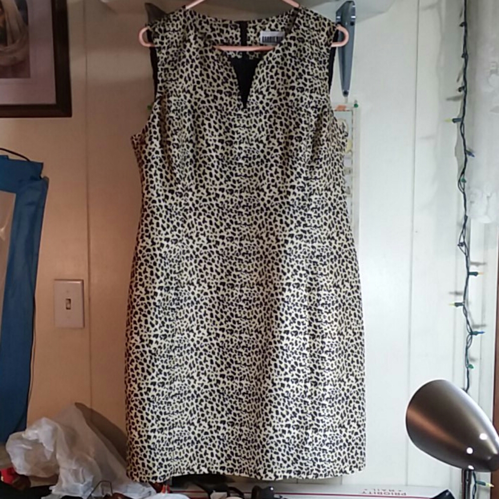 ROBBIE BEE 100% Silk Leopard Print Dress